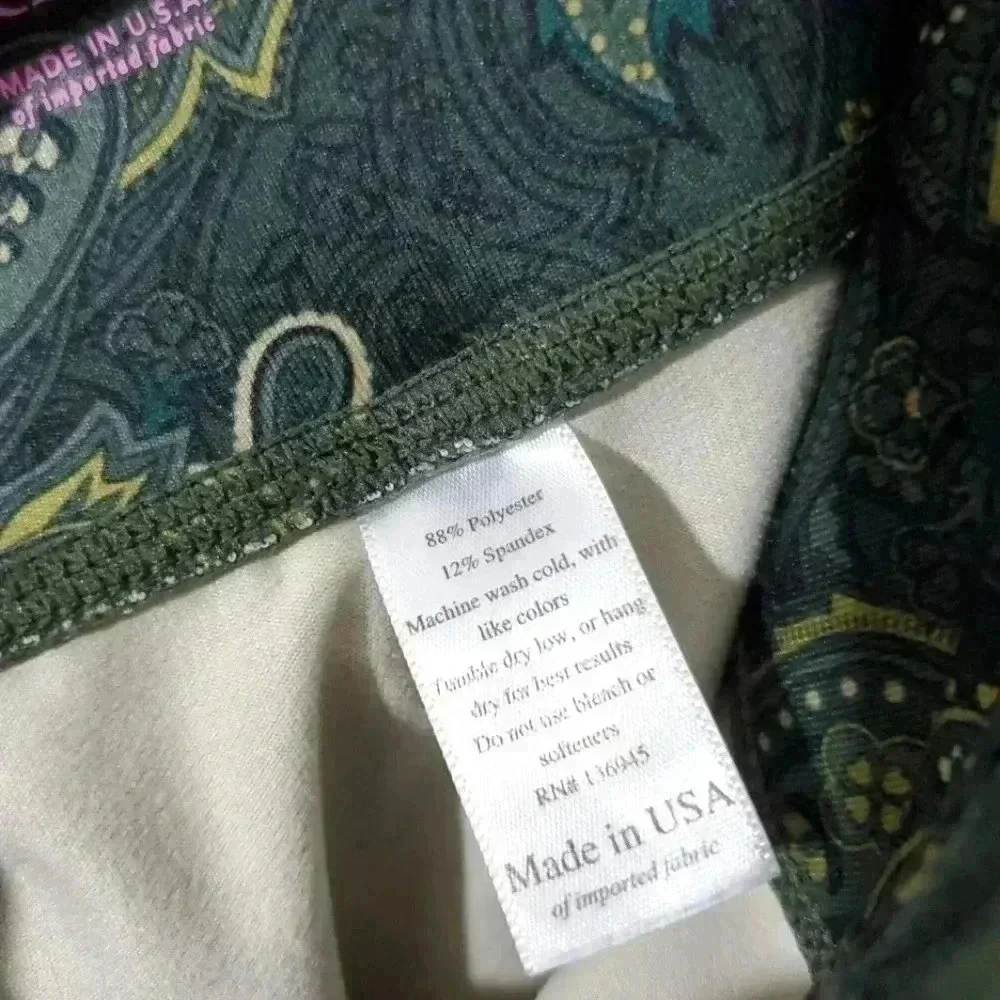 Kiragrace Paisley Print Leggings. Size Medium - Picture 5 of 7
